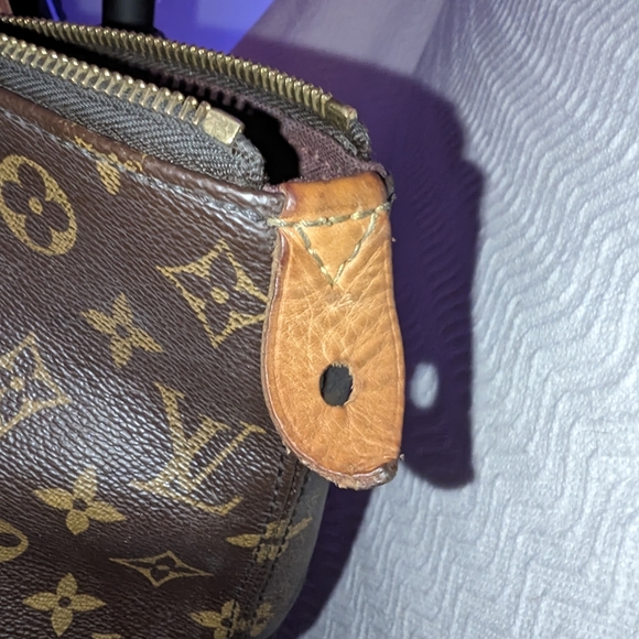 Vintage Louis Vuitton Large Purse - Picture 5 of 9